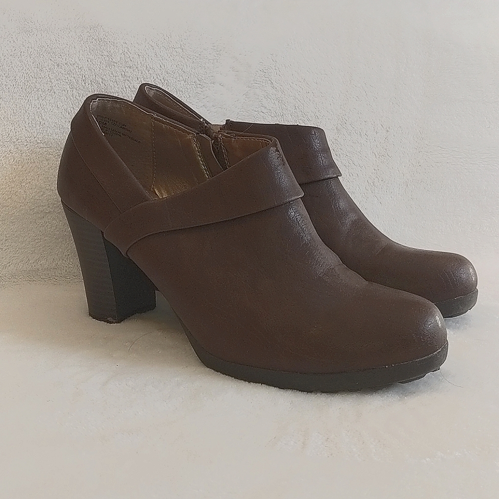 White Mountain Cliffs booties 3" heel Size 10